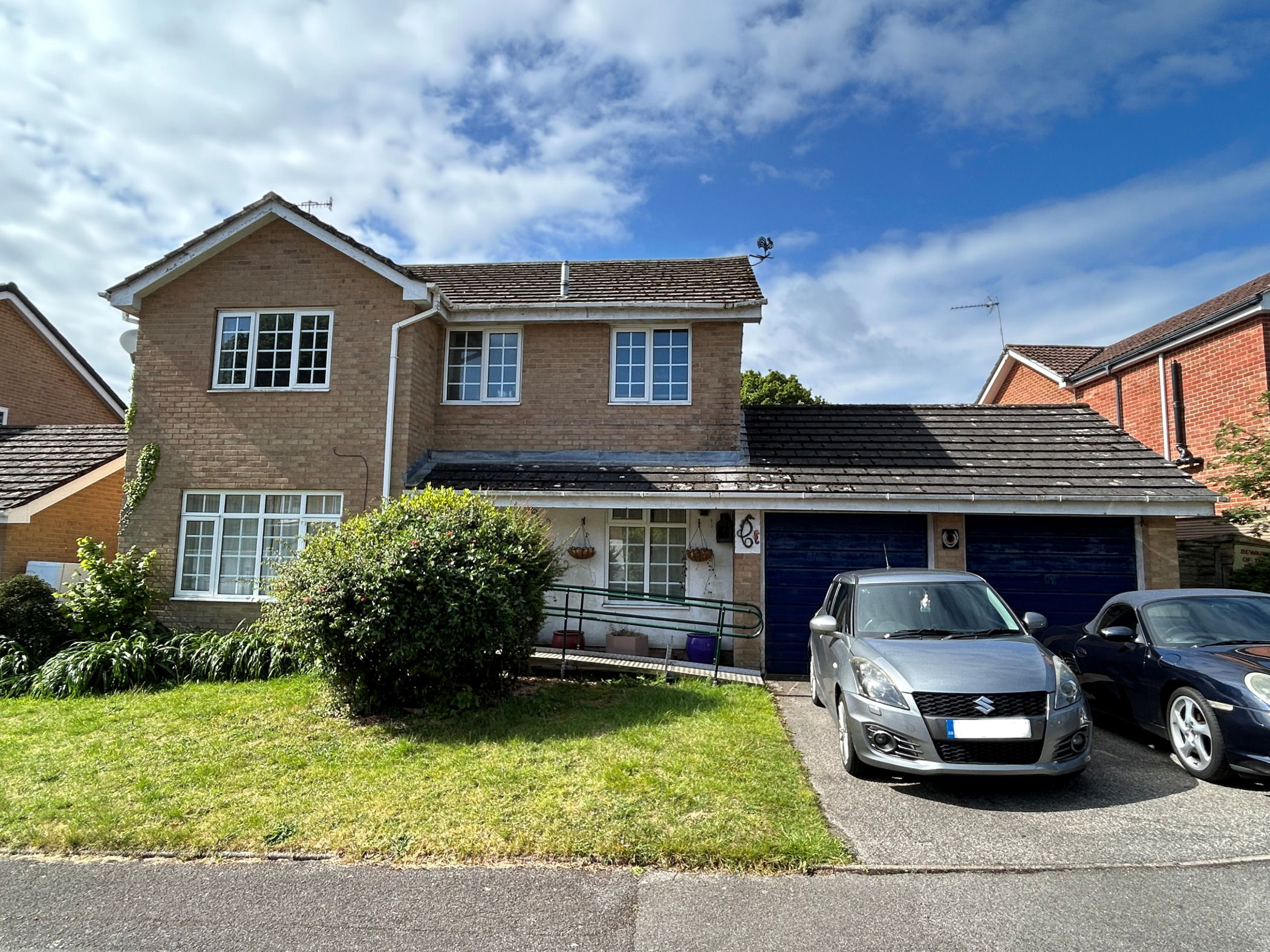 4 Bedroom Detached House : Honeysuckle Lane, Creekmoor