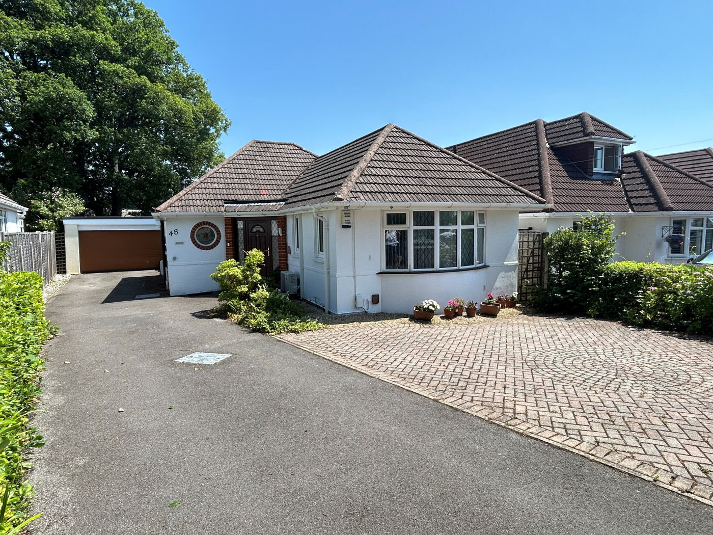 2 Bedroom Detached Bungalow : Lower Blandford Road, Broadstone