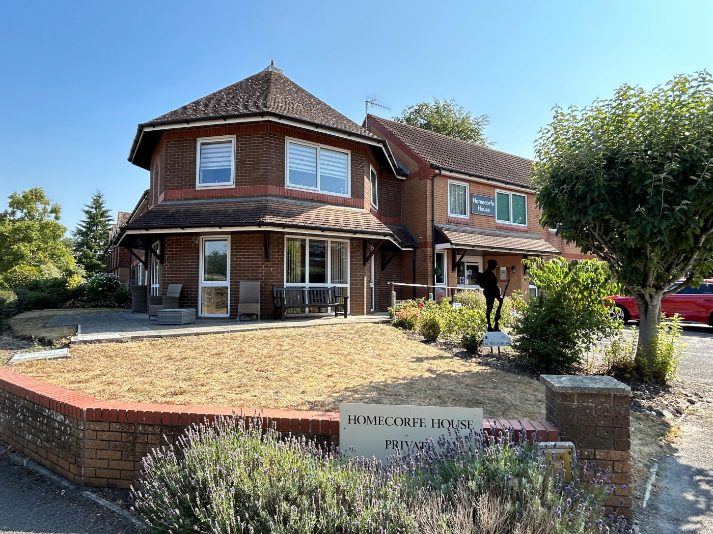 1 Bedroom Ground Flat : Homecorfe House, Wentworth Drive, Broadstone