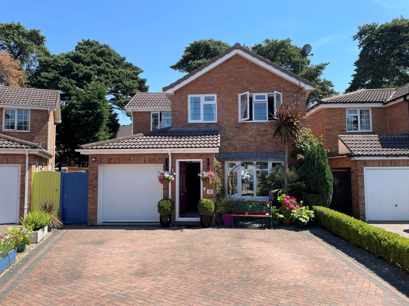 3 Bedroom Detached House : Blackbird Close, Creekmoor