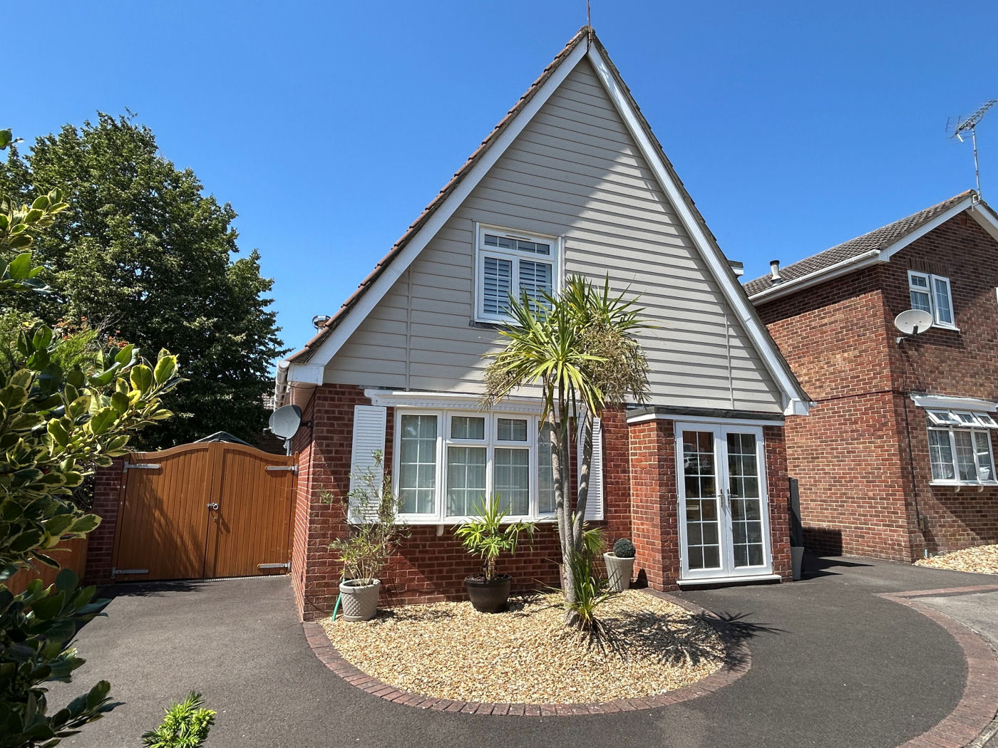 3 Bedroom Detached House : Hawkchurch Gardens, Canford Heath, Poole
