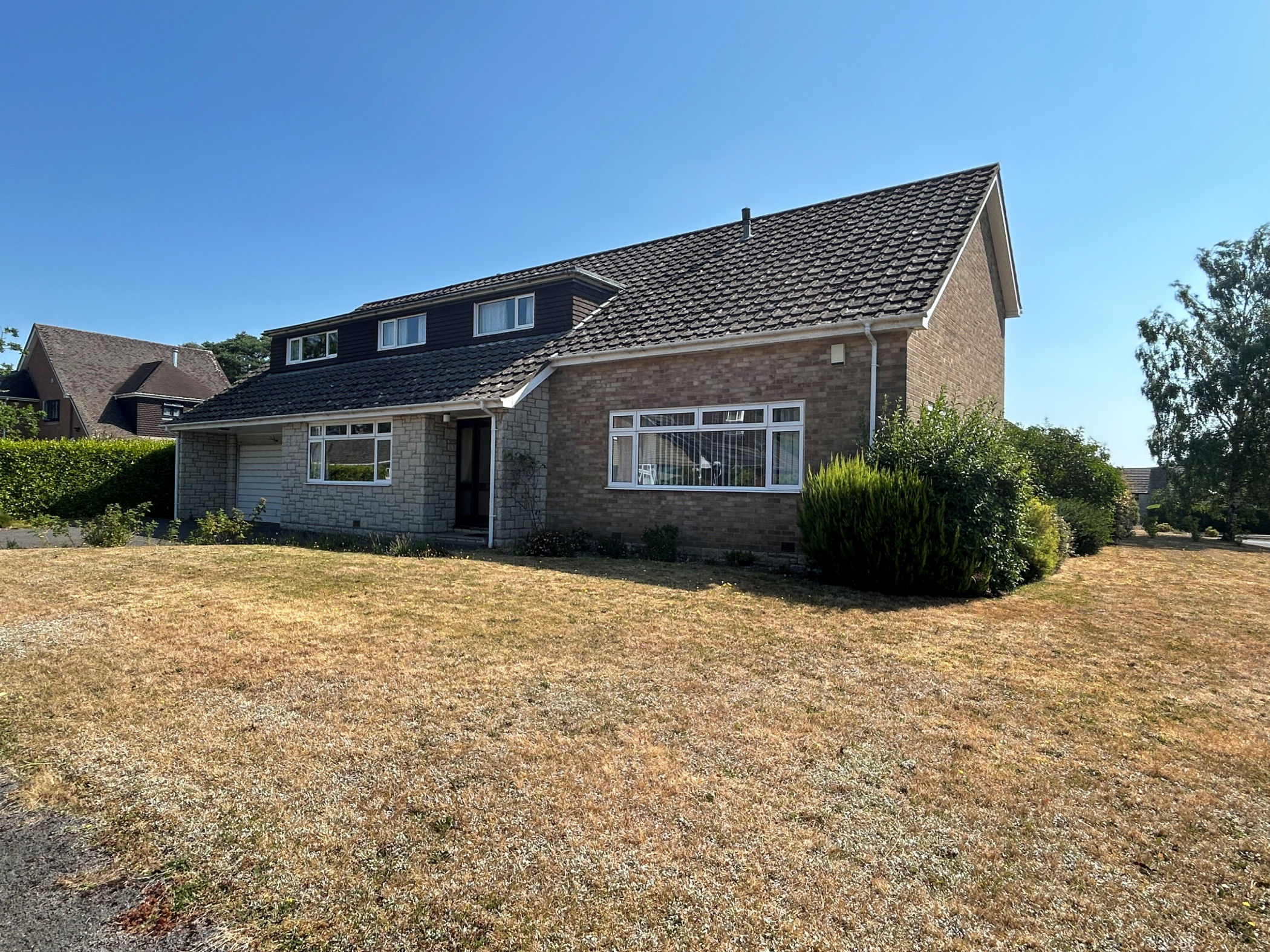 4 Bedroom Detached House : Merriefield Avenue, Broadstone