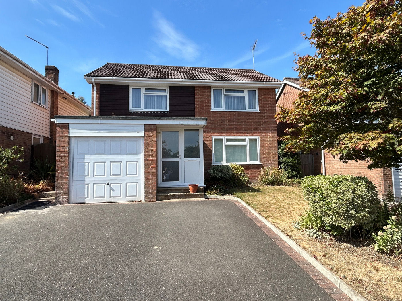 4 Bedroom Detached House : Rempstone Road, Merley