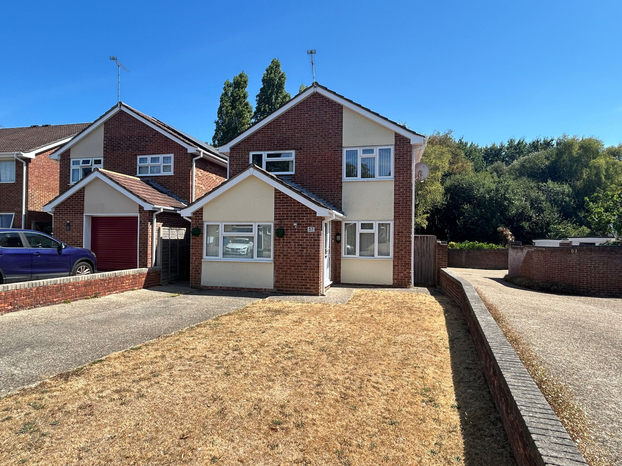 5 Bedroom Detached House : Lytchett Drive, Broadstone