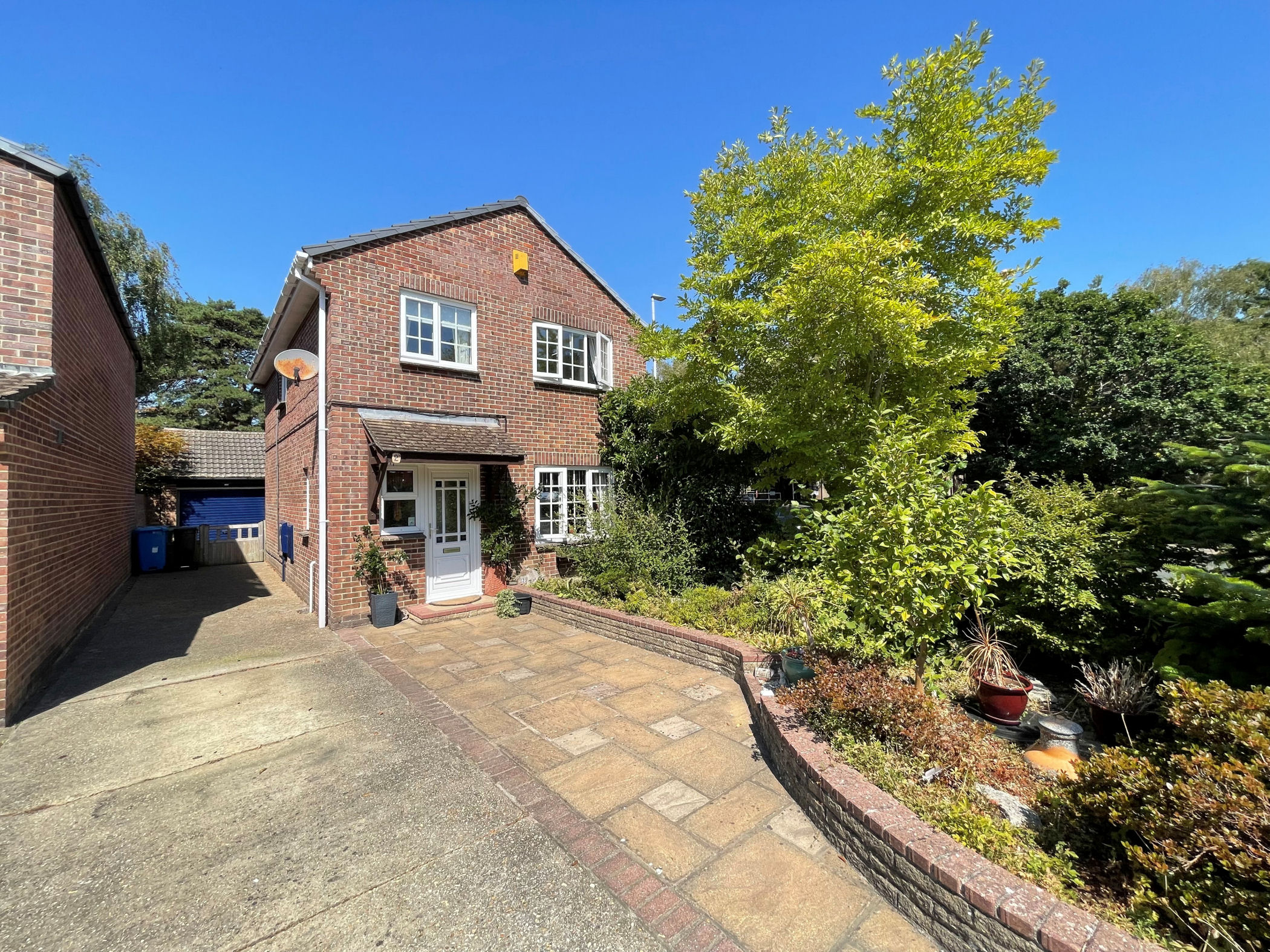 4 Bedroom Detached House : Nuthatch Close, Creekmoor, Poole