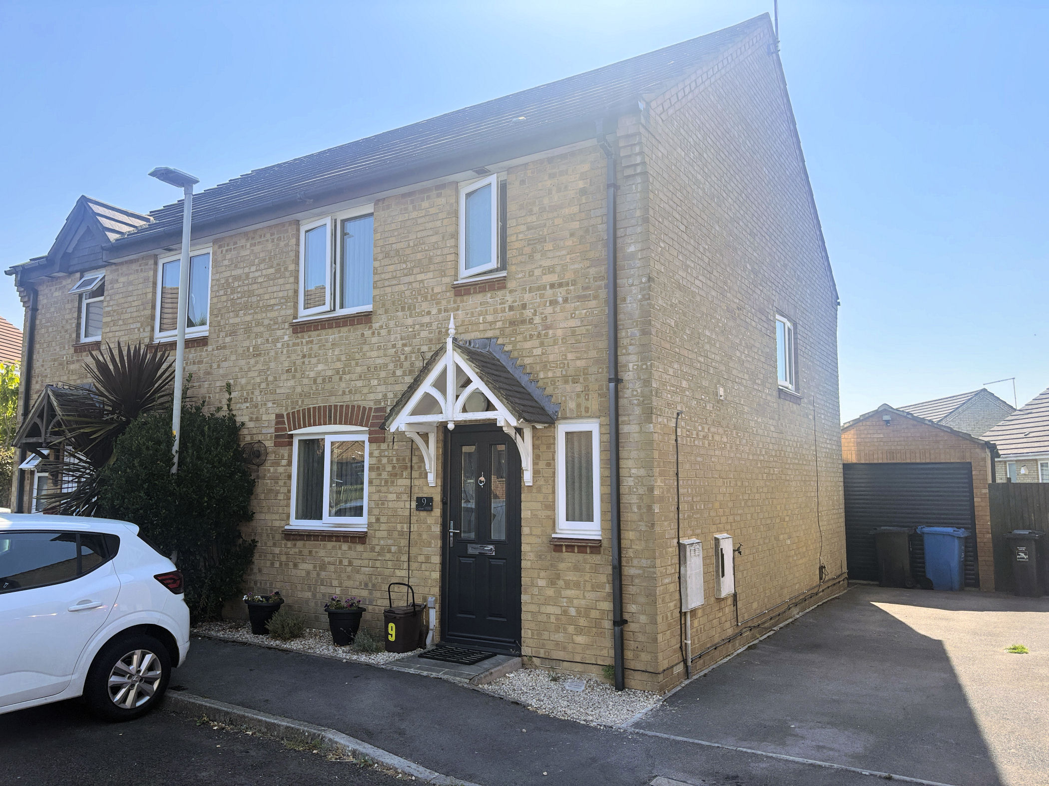 3 Bedroom Semi-Detached House : Carmel Close, Hamworthy