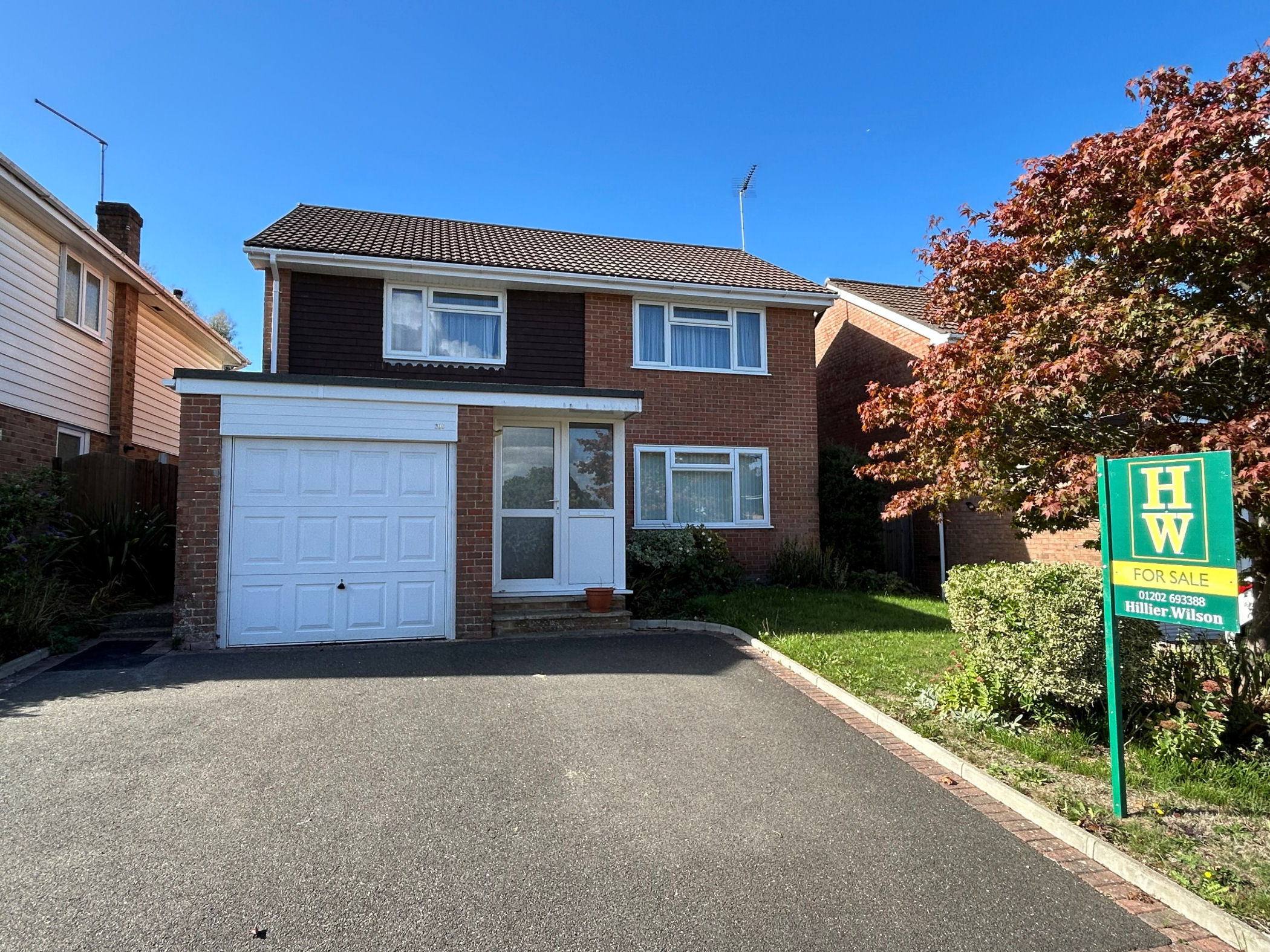 4 Bedroom Detached House : Rempstone Road, Merley