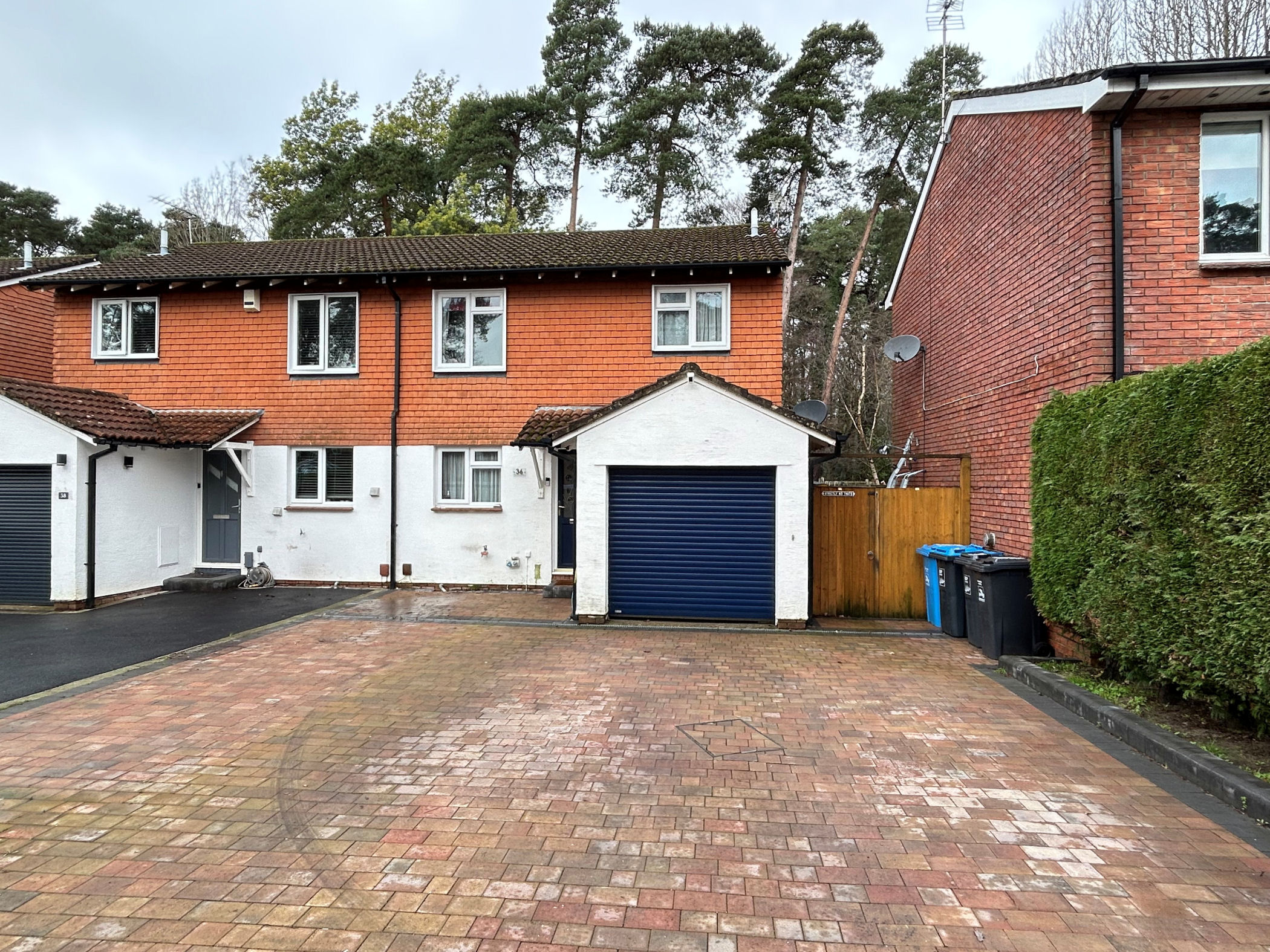 4 Bedroom Semi-Detached House : Meadowsweet Road, Creekmoor, Poole
