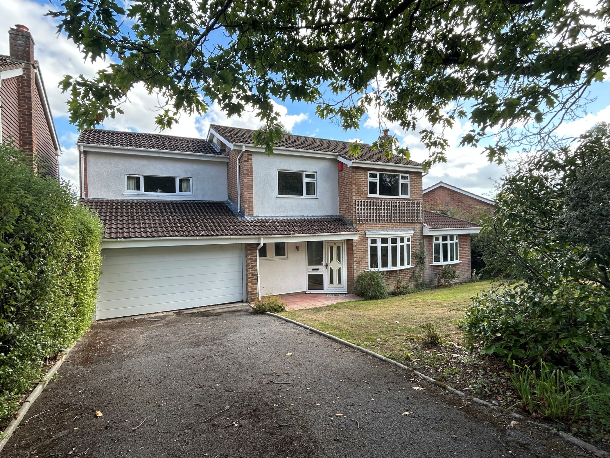 5 Bedroom Detached House : High Way, Broadstone