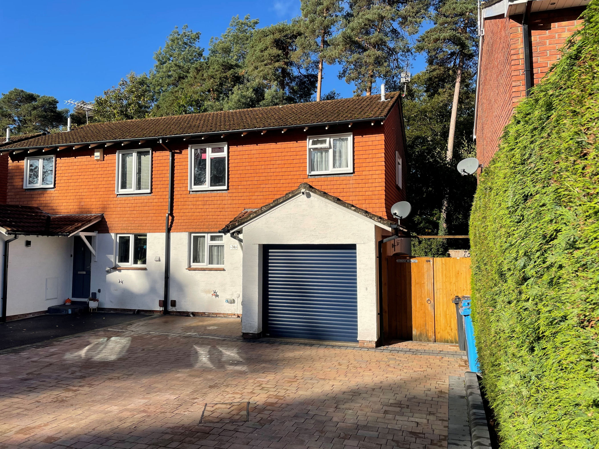 4 Bedroom Semi-Detached House : Meadowsweet Road, Creekmoor, Poole