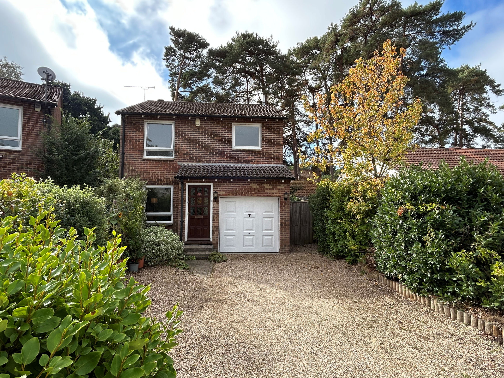 4 Bedroom Detached House : Nightjar Close, Creekmoor, Poole