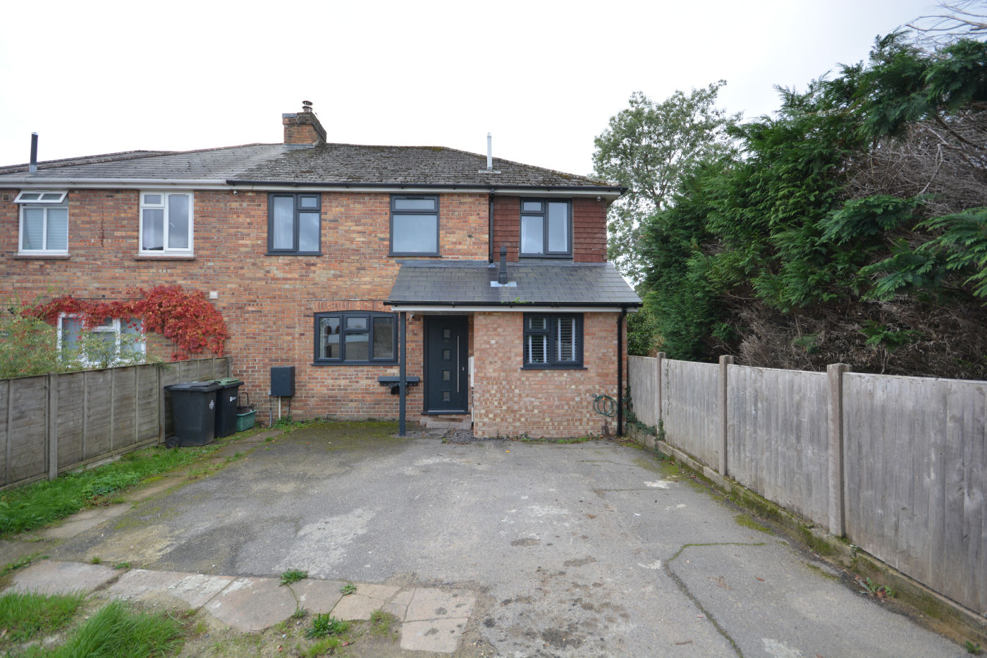 4 Bedroom Semi-Detached House : Maylyn Road, Beacon Hill, Poole
