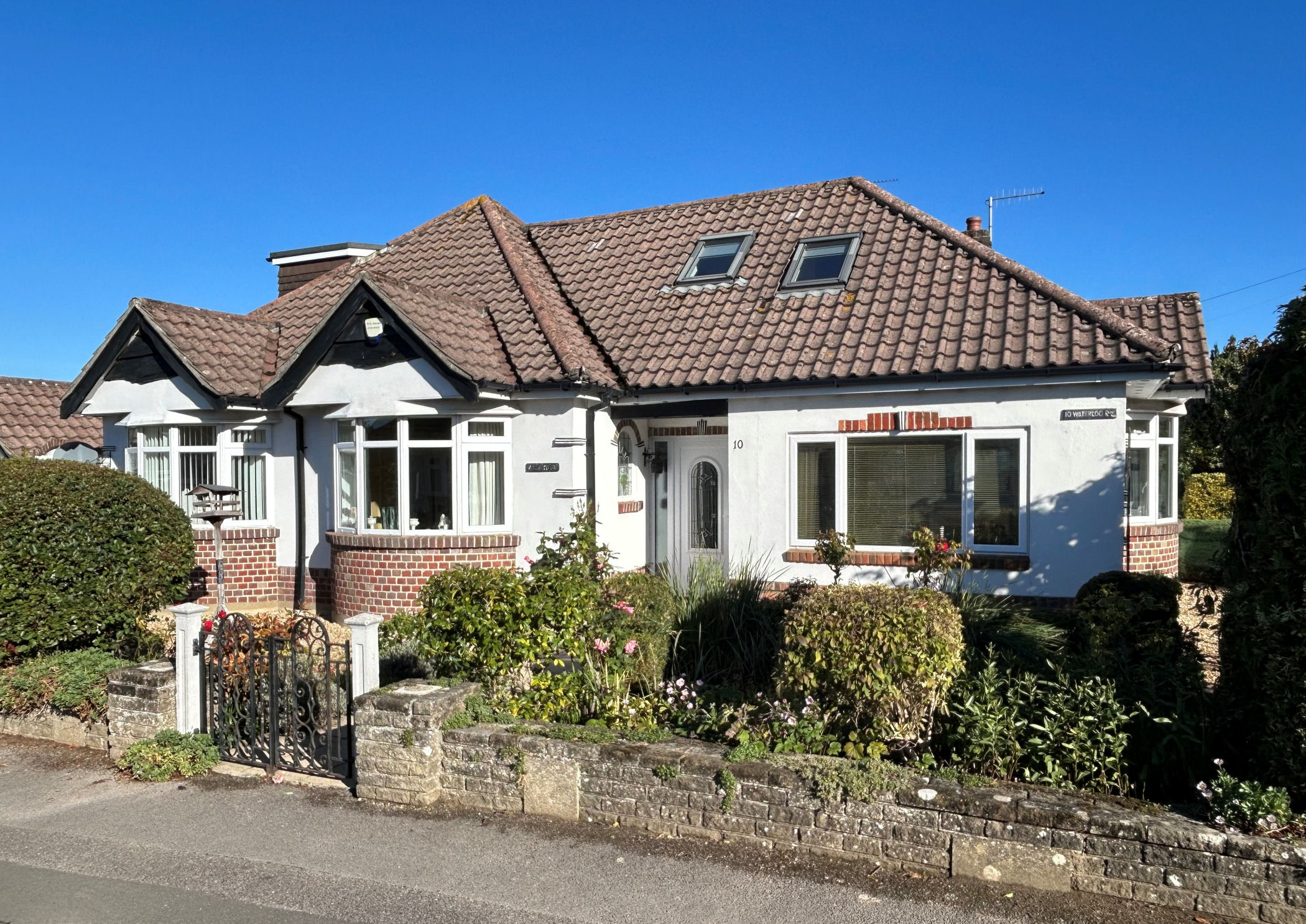 4 Bedroom Detached Bungalow : Waterloo Road, Poole