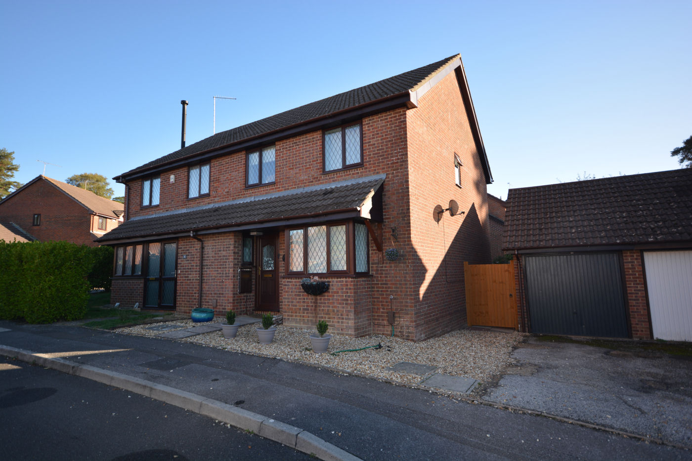 4 Bedroom Semi-Detached House : Portesham Way, Canford Heath