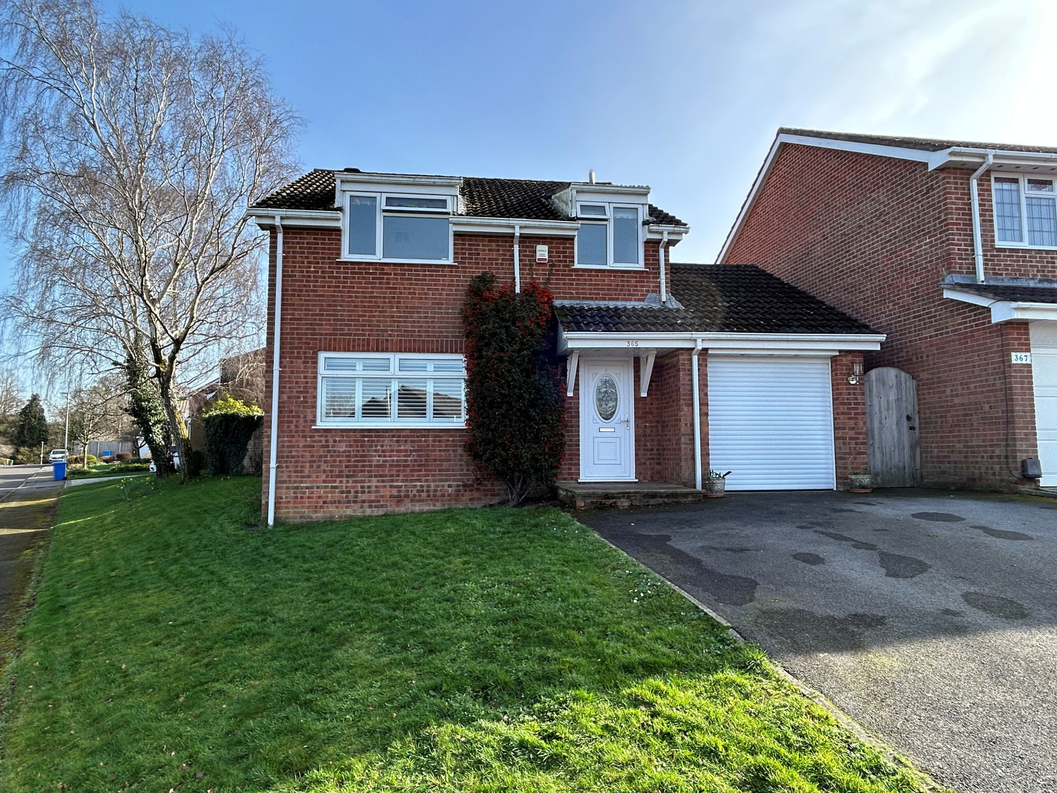 4 Bedroom Detached House : Sopwith Crescent, Merley,Wimborne