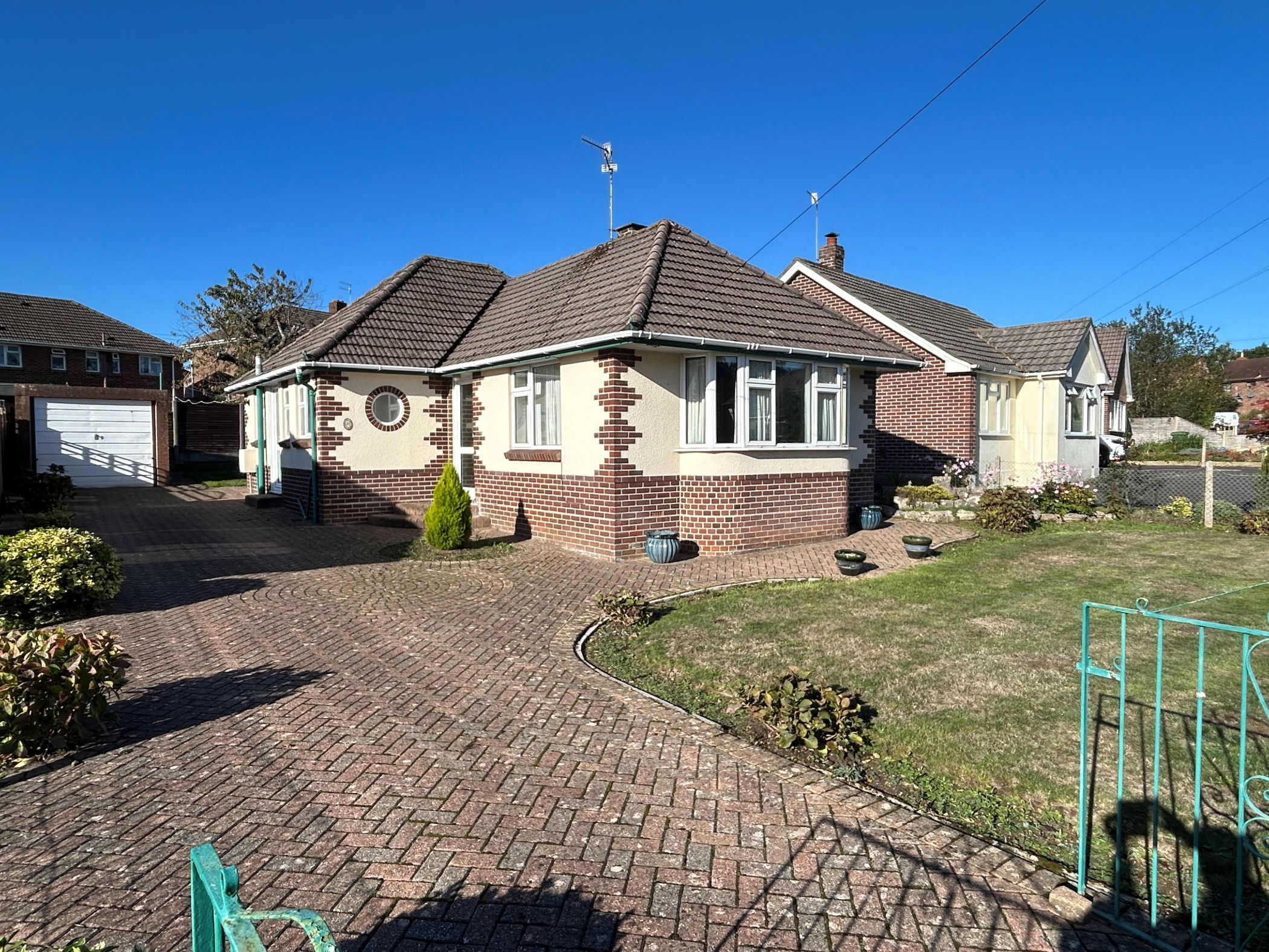 2 Bedroom Detached Bungalow : Edwina Drive, Poole