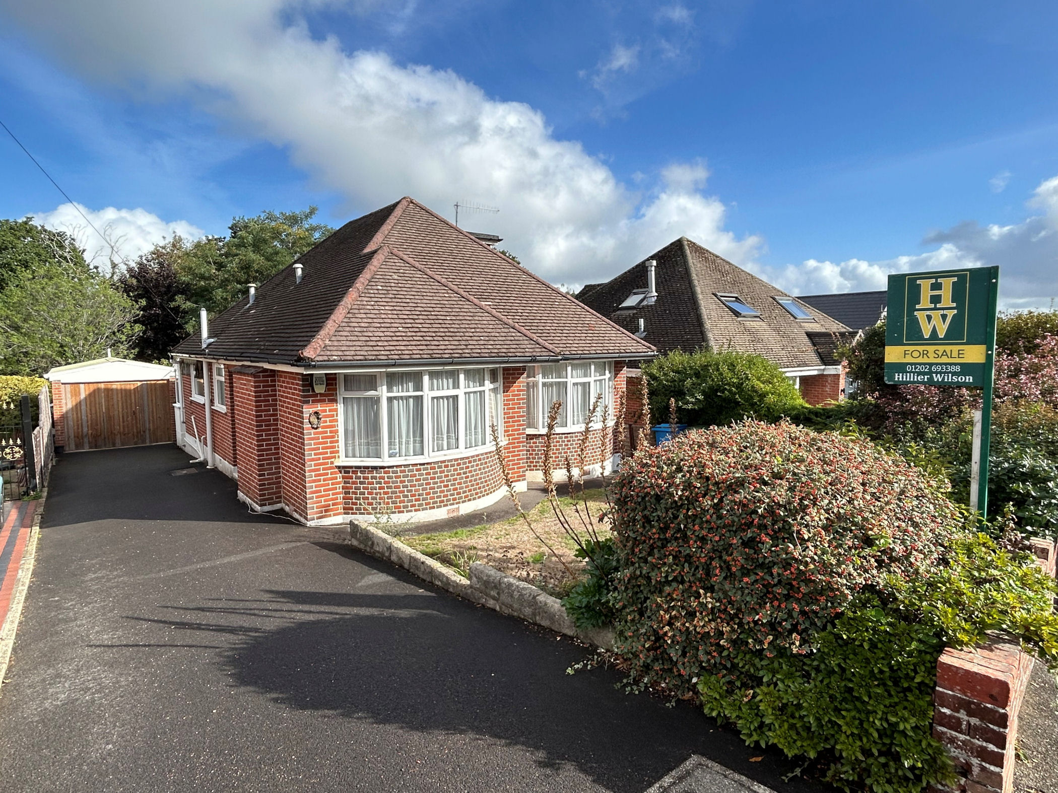 3 Bedroom Detached Bungalow : Abbotsbury Road, Broadstone